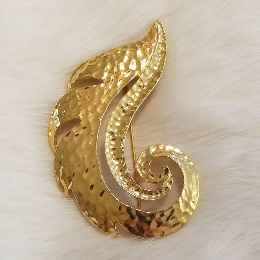 Modernist Leaf Brooch Gold Swirl Pin Hammered Textured Open Work Artsy Boho 2911